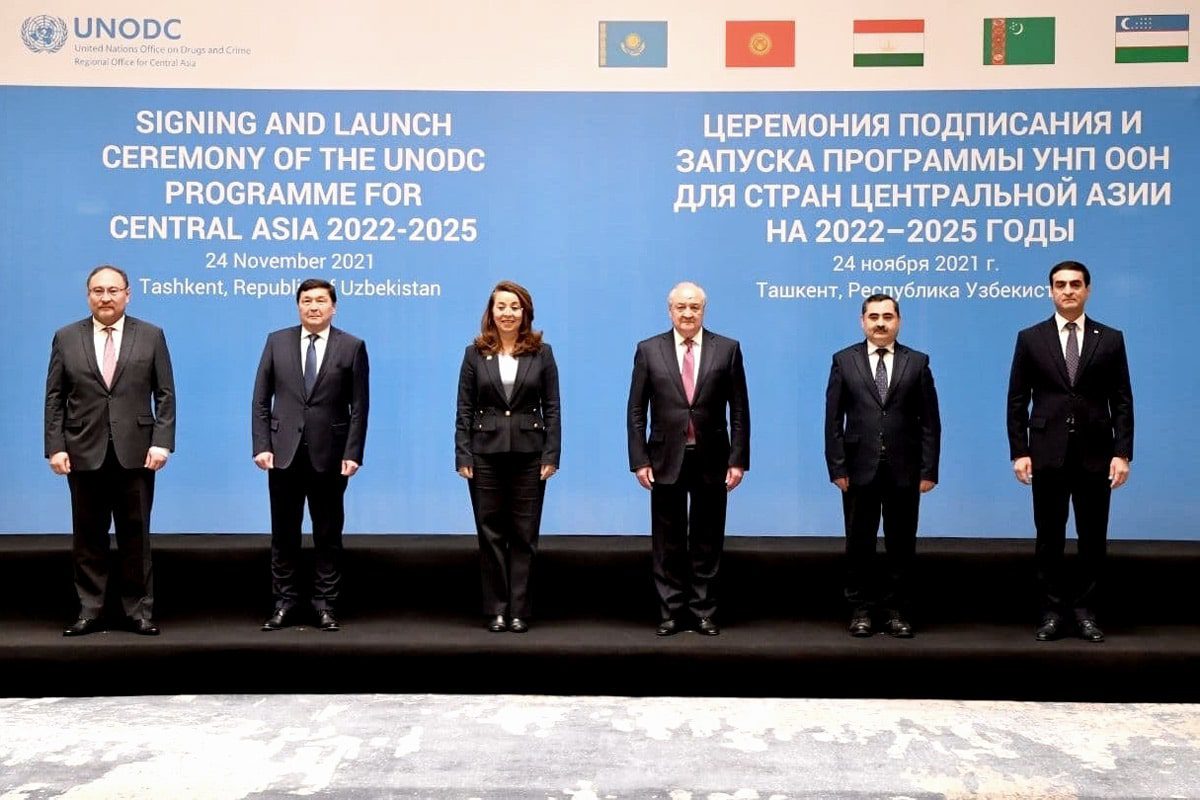 signing-centralasia_1200x800px-jpg