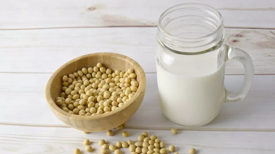 Oat, soy or almond milk and what is good to know about them
