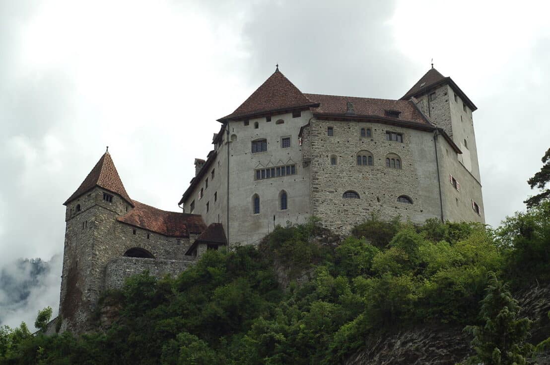 1200px-2008-05-19_Balzers_Liechtenstein_5472-1108x737