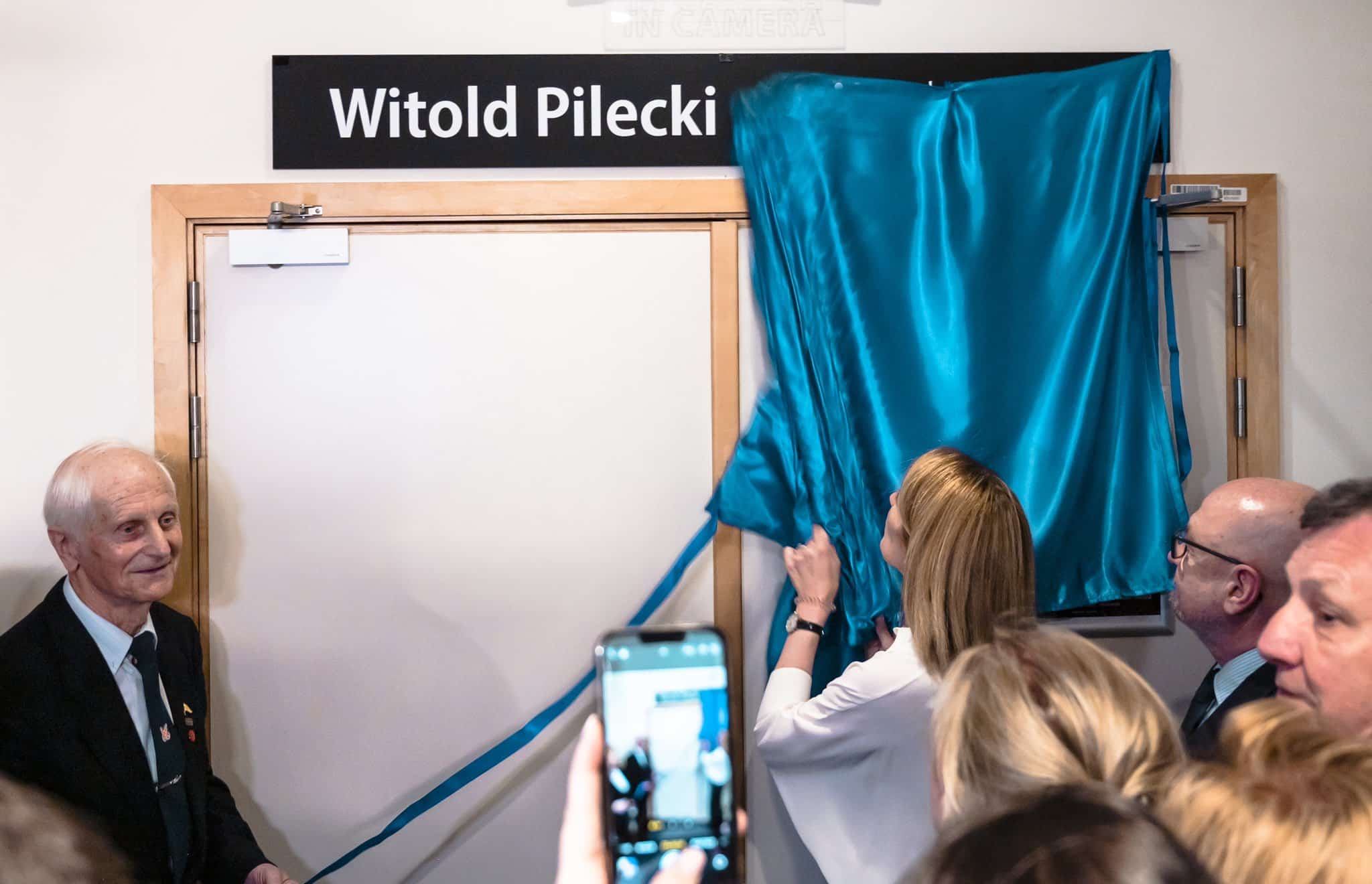 Witold Pilecki meeting room inaugurated by President of the European Parliament Roberta Metsola, with the nephew of Pilecki