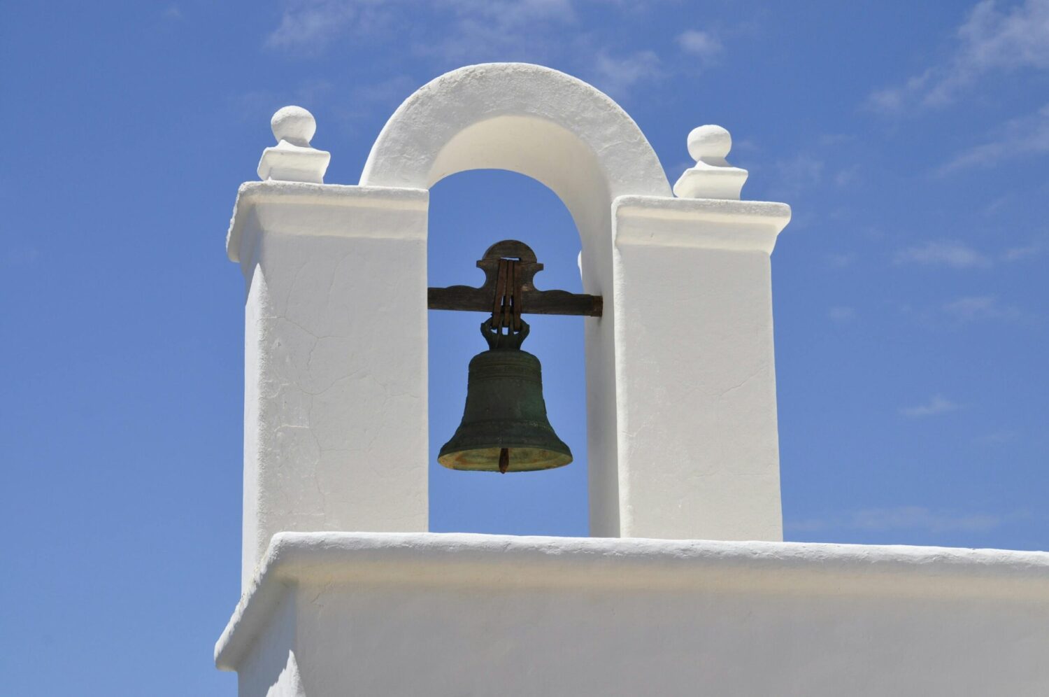 A court on the Greek island of Syros imposed a fine of 200 euros for ringing a church bell