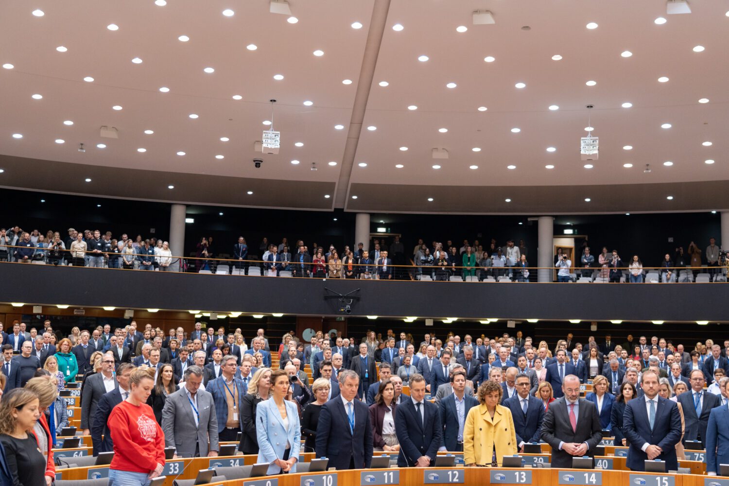 Parliament pays homage to the victims of the floods in Spain