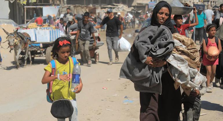 Gaza: Aid trucks still waiting for Israeli green light inside enclave