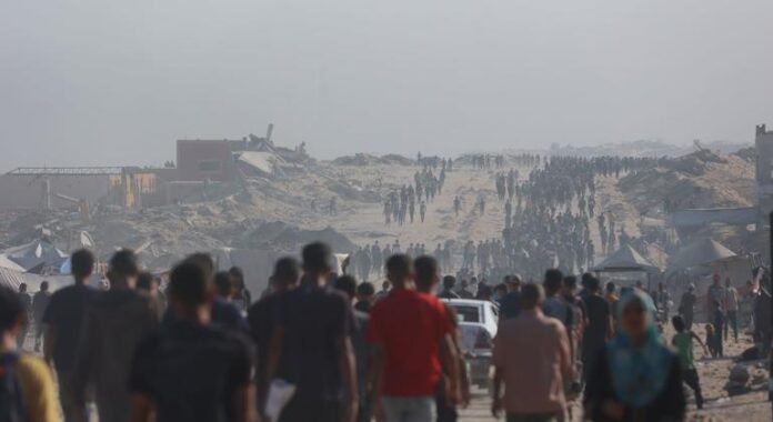 On brink of famine, Gazans forced to scour dirt for food