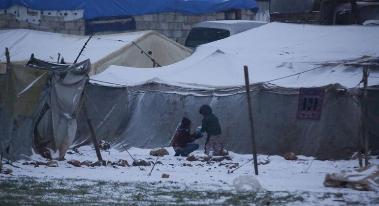 Syria: Aleppo fighting leaves civilians dead, displaces thousands