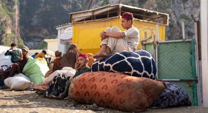 Fears grow for ordinary Afghans after further clashes with Pakistan