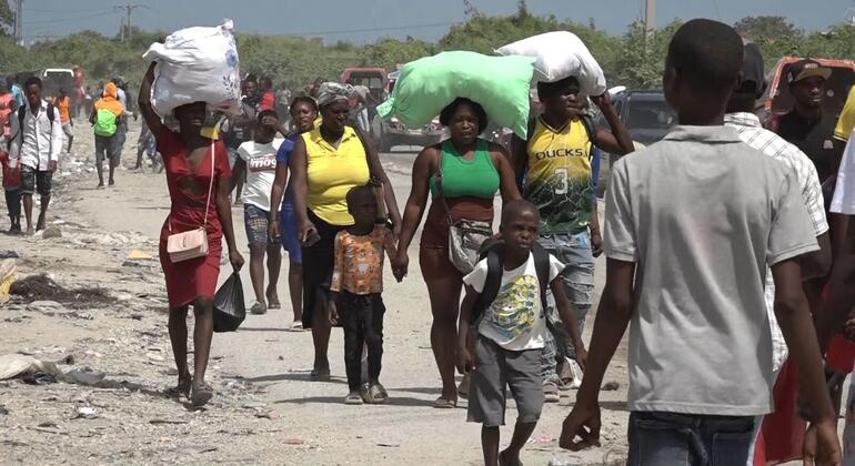 30,000 people flee fresh violence in Haiti as hunger crisis deepens