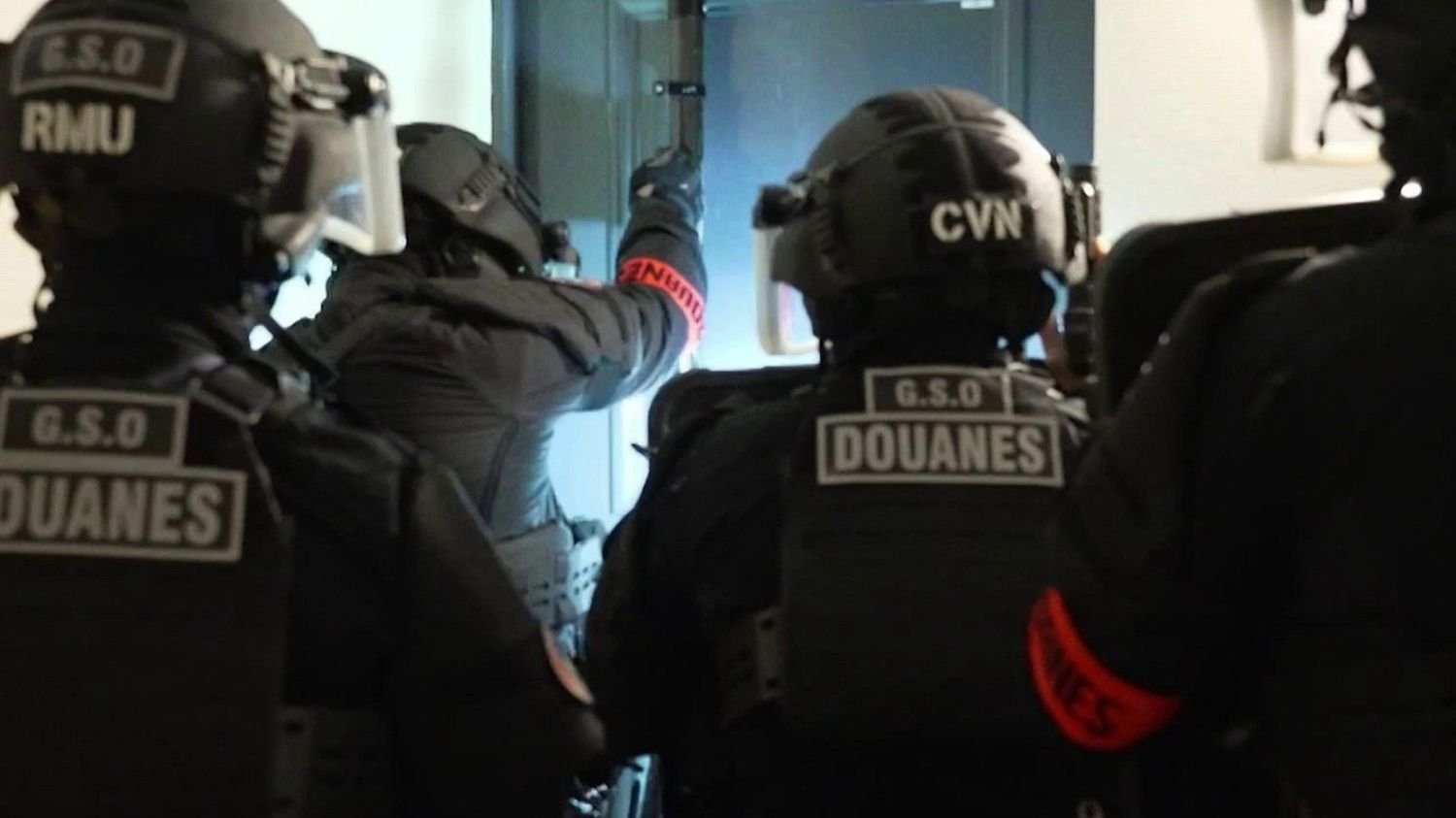 Arms trafficking in France: at the heart of the sting operations of customs investigators