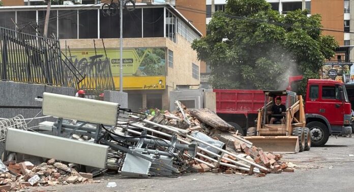 Venezuela quake: ‘People still terrified to re-enter what were their homes’