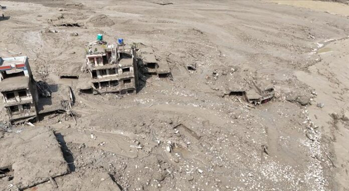 Deadly floods cause widespread destruction in China, Nepal