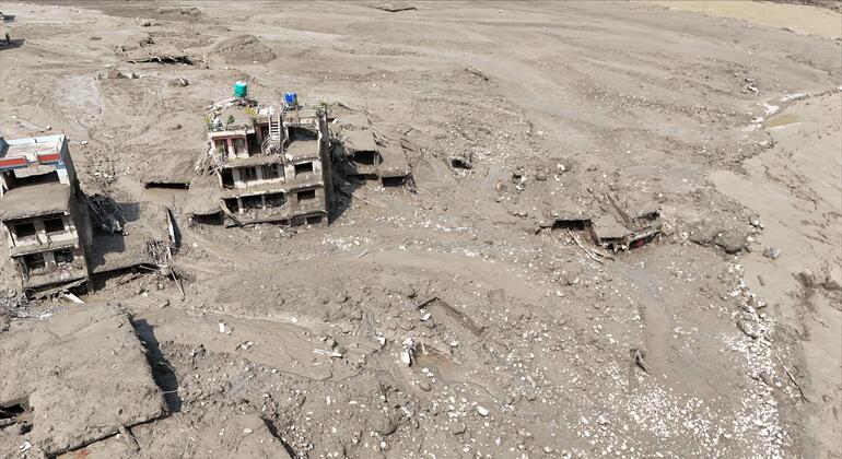 Deadly floods cause widespread destruction in China, Nepal
