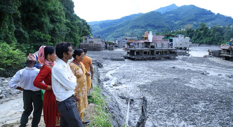 Nepal flooding deaths surpass 900 as needs climb