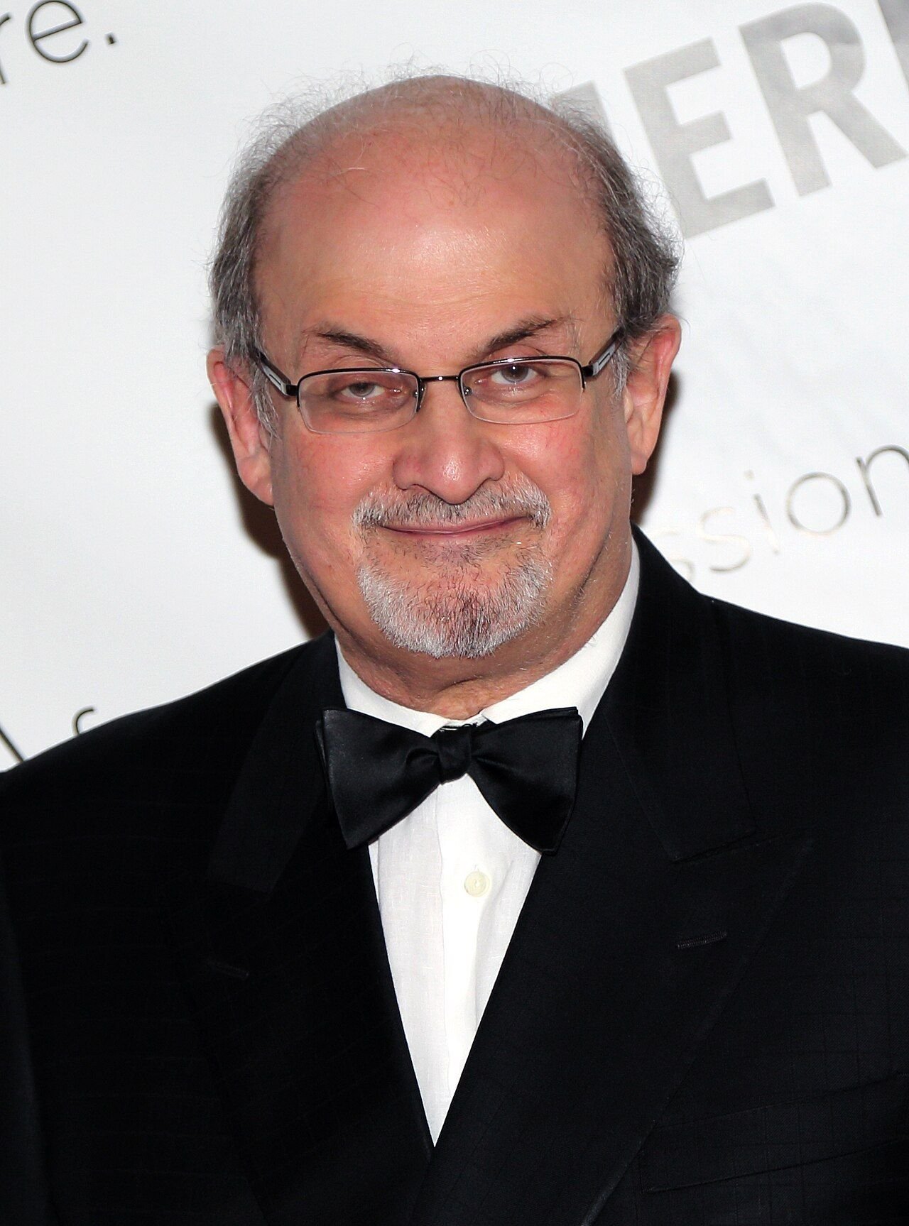 Salman Rushdie stabbed on stage in New York: the author of ‘The Satanic Verses’ attacked after 33 years of threats
