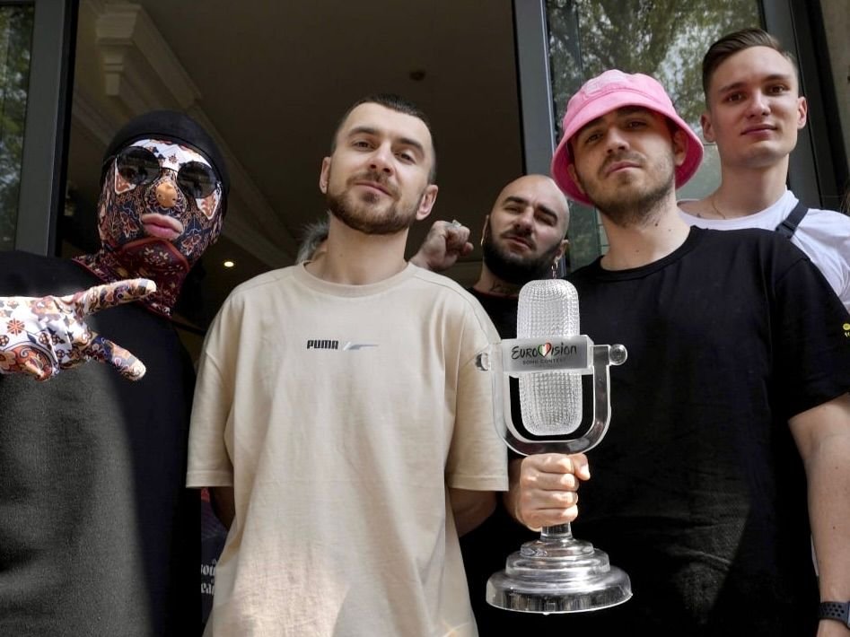 Kalush Orchestra with the Eurovision 2022 trophy