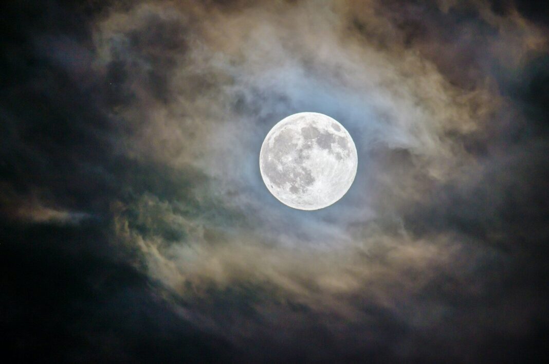 Soft and stretchy or rock solid? New modeling study sheds light on how the Earth got its moon